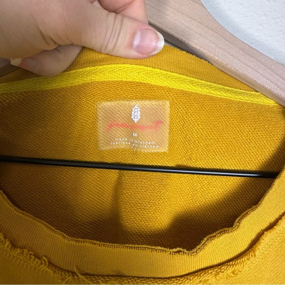 FREE PEOPLE Movement Boho Granola Hip Women M Yellow Logo Metti Crew Sweatshirt - Picture 5 of 10